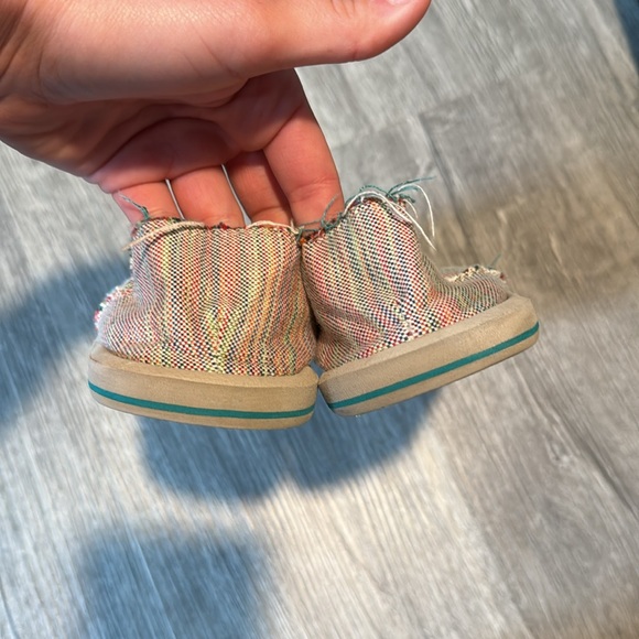 Women’s Sanuks - Picture 4 of 6